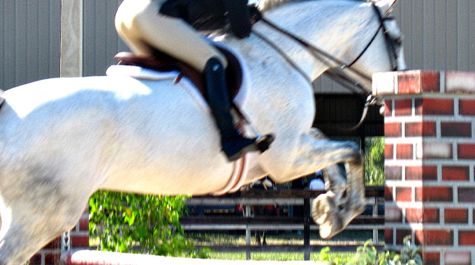 riders leg position over a jump